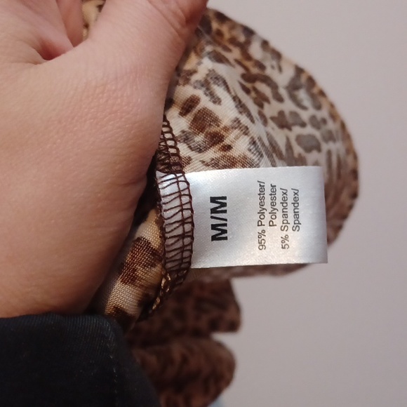 5 For $15 Cheetah print flowy cropped blouse - Picture 6 of 11